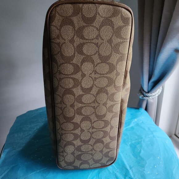 Coach NWT Gallery Signature Canvas Khaki/Saddle Tote, wristlet set, 4FER - Picture 9 of 11